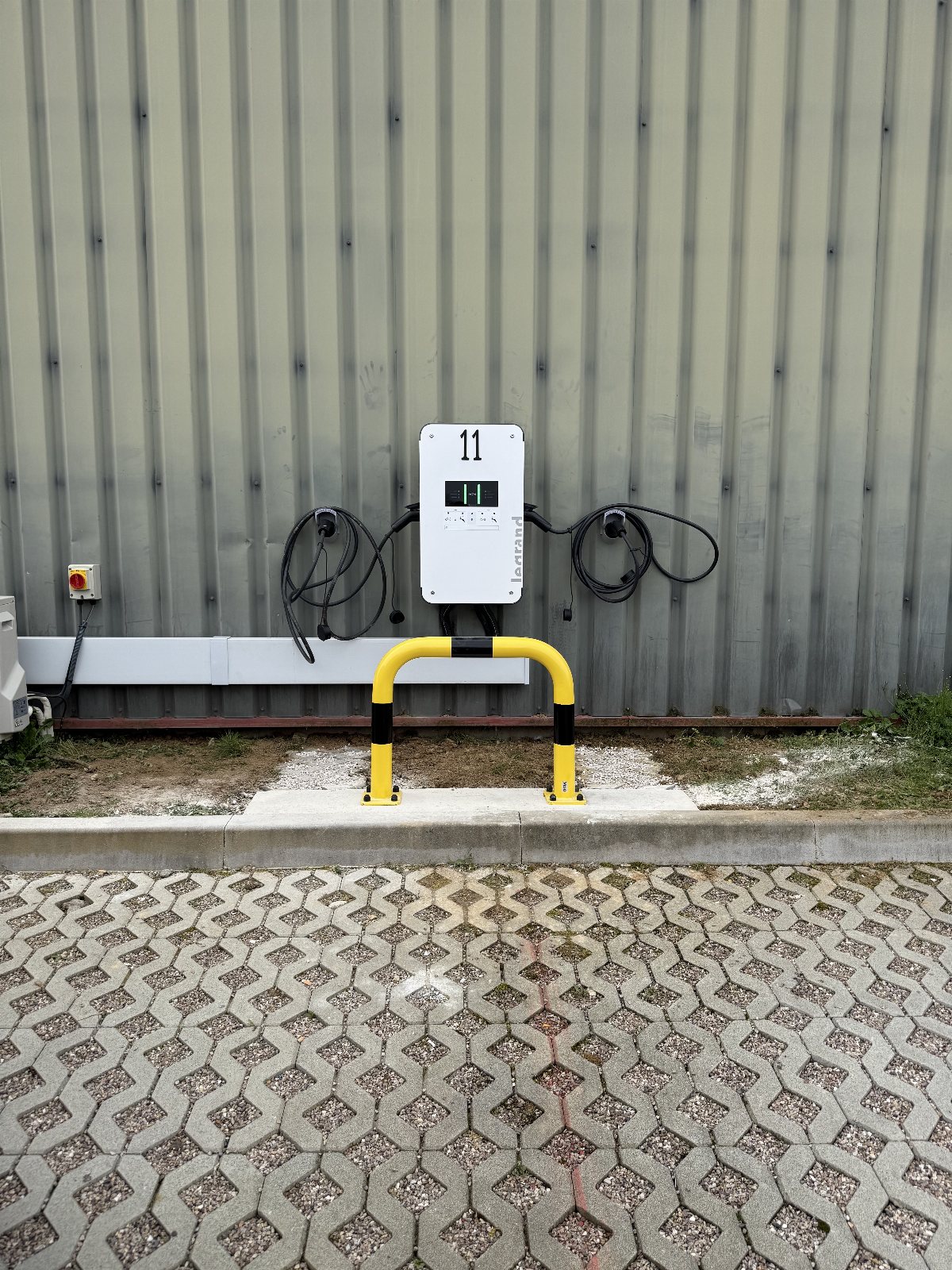 Borne de charge LEGRAND 2x22Kw client ALCOPA AUCTION, Fléville devant nancy