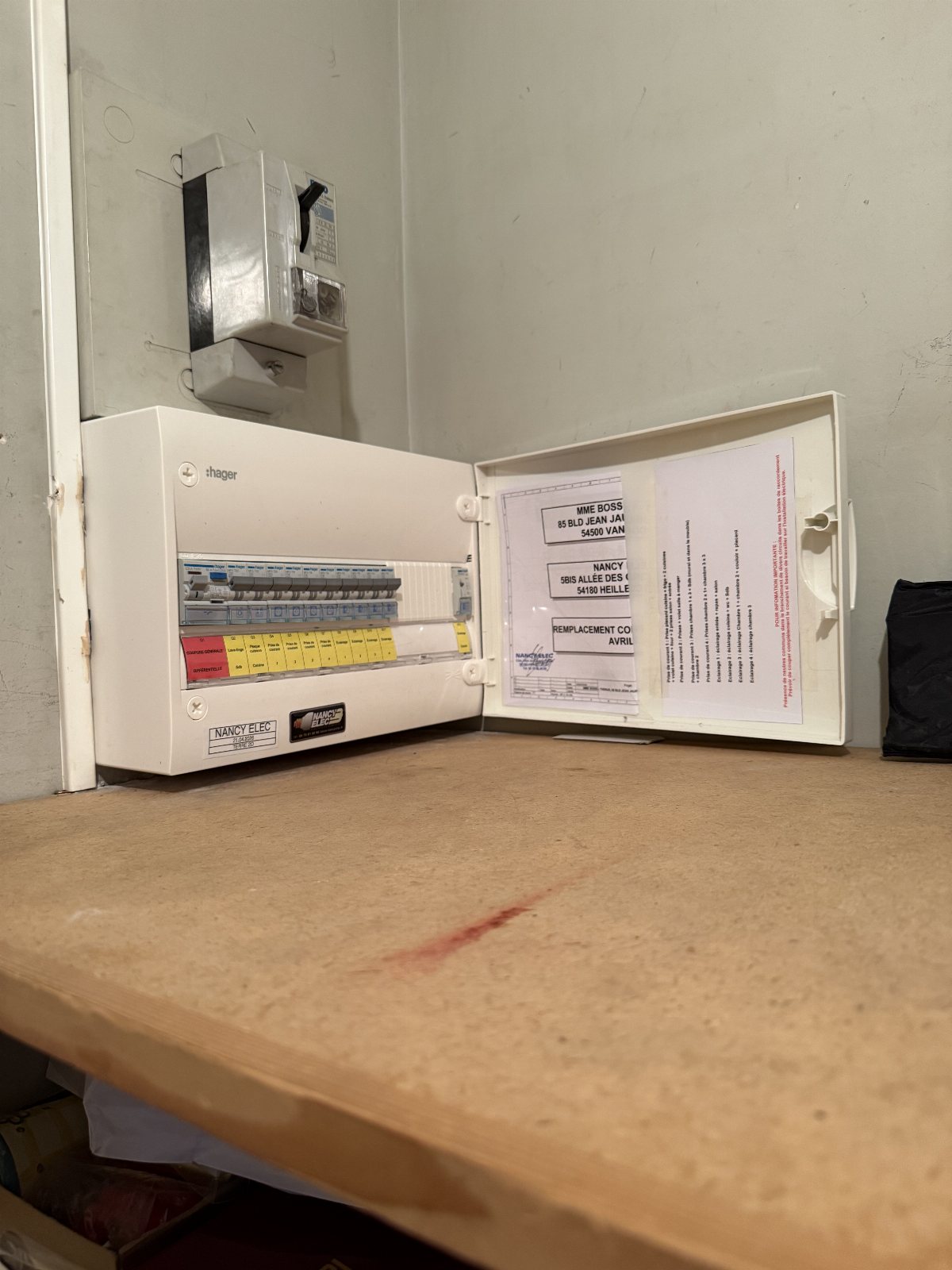 Mise en sécurité norme NFC 16-600 d'un coffret électrique HAGER GD113A